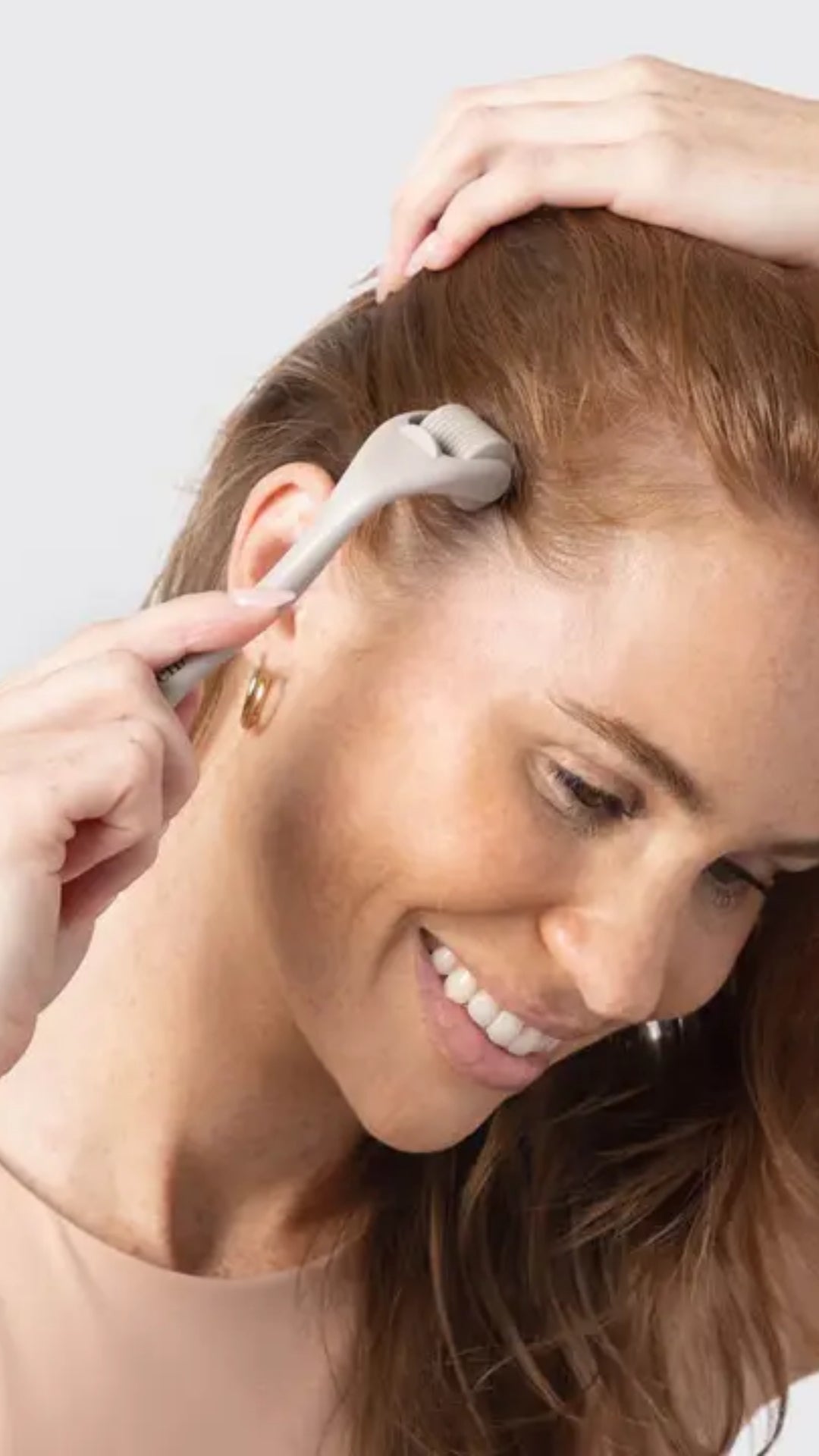 MICRO DERMA FACIAL ROLLER - WARM GRAY | KITSCH