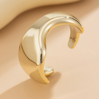 GOLD CUFFED IRREGULAR SHAPE BRACELET