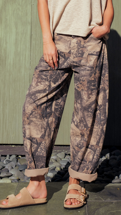 VINTAGE WASHED CAMO LEAF PRINT BARREL PANTS