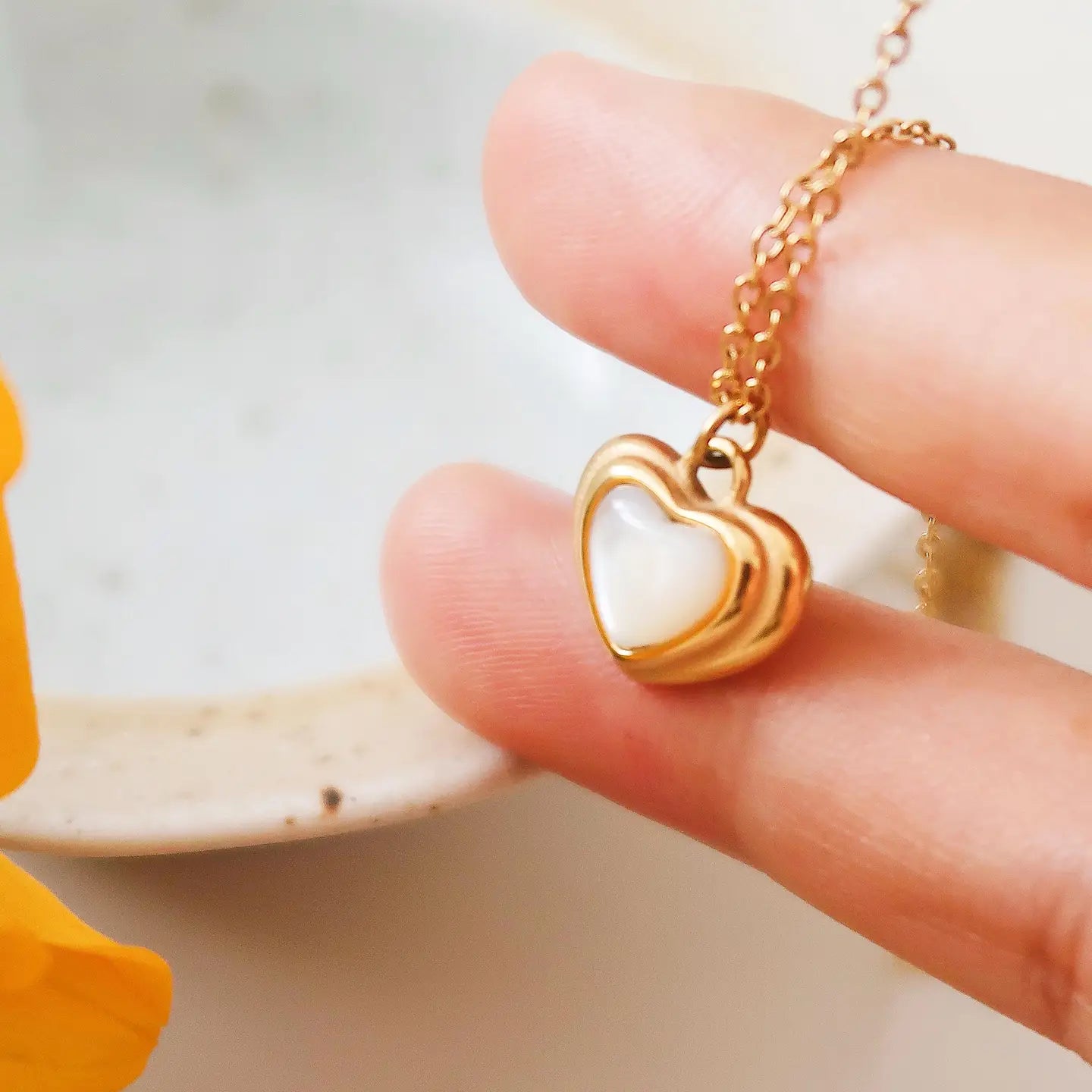 18K GOLD NON-TARNISH SHELL STONE HEART NECKLACE