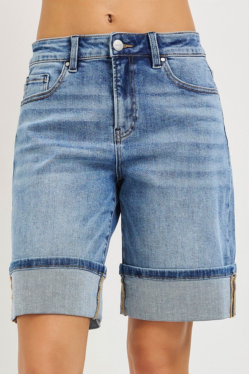 CURVY SIZE HIGH RISE MID LENGTH CUFFED SHORTS